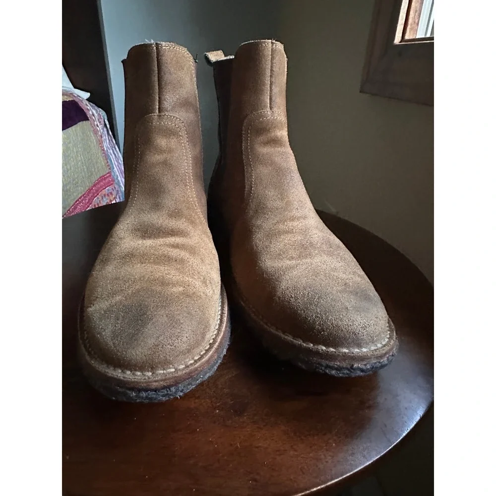 Frye Mens Tan Suede Chelsea Boots Size 10 Crepe Sole Pull On Ankle Boots
